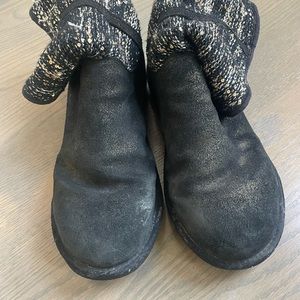 UGG, Black and Gold Metallic, Women’s 9
